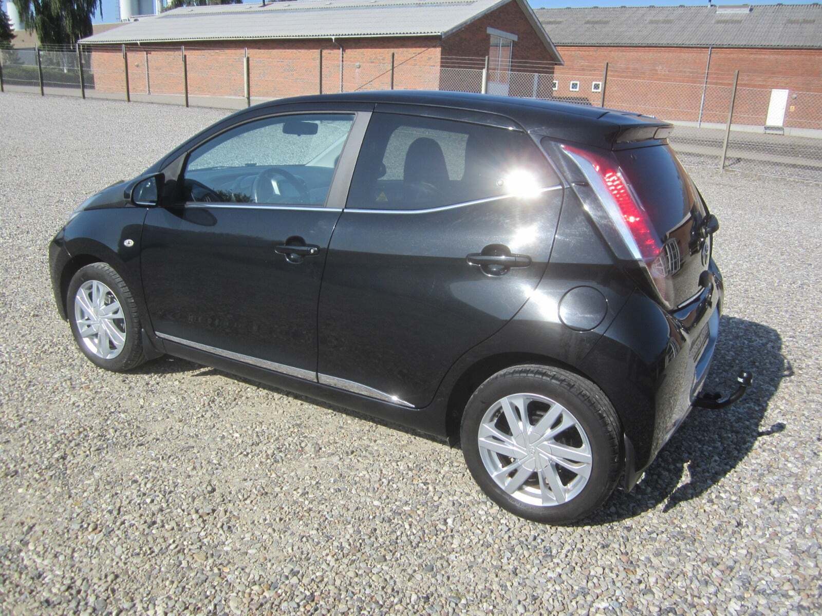 Sort Toyota Aygo fra 2015