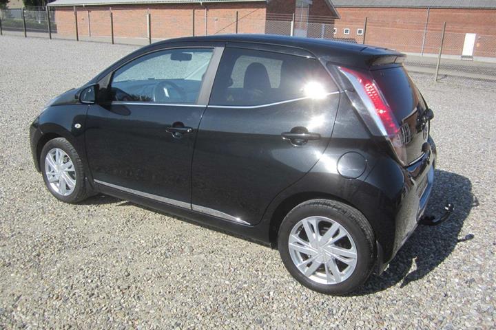 Sort Toyota Aygo fra 2015