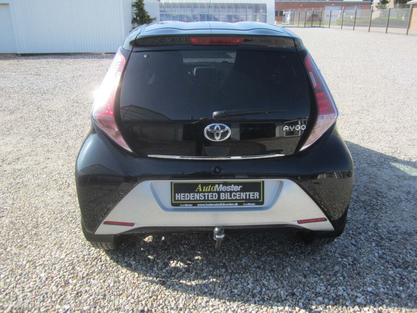 Sort Toyota Aygo fra 2015
