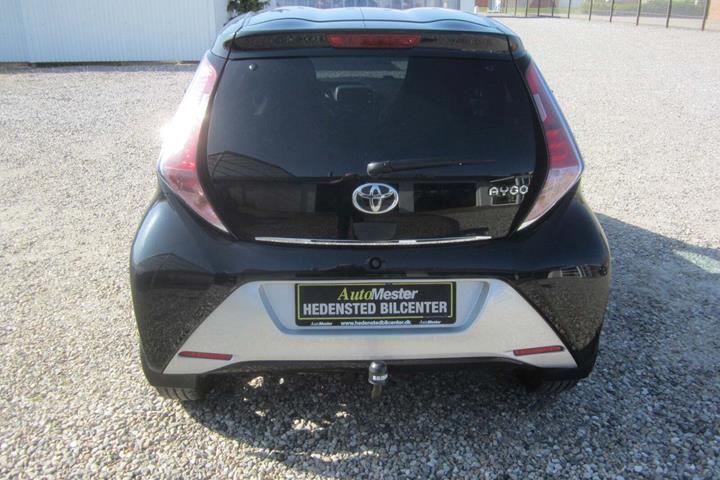Sort Toyota Aygo fra 2015