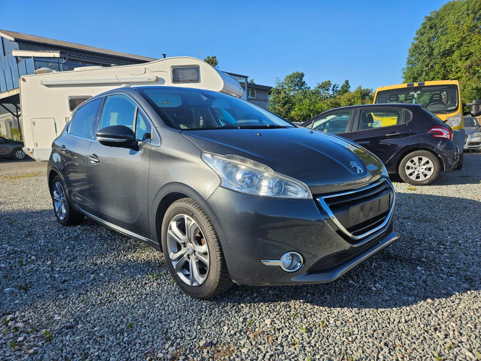 Peugeot 208 1,2 VTi Allure Sky