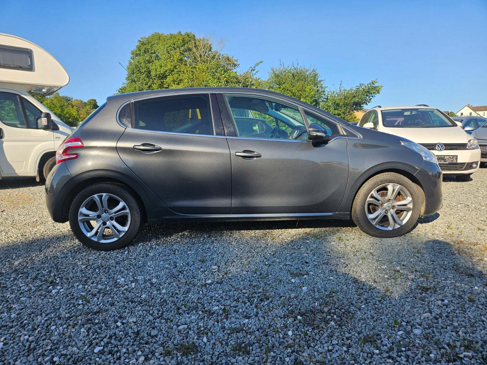 Peugeot 208 1,2 VTi Allure Sky