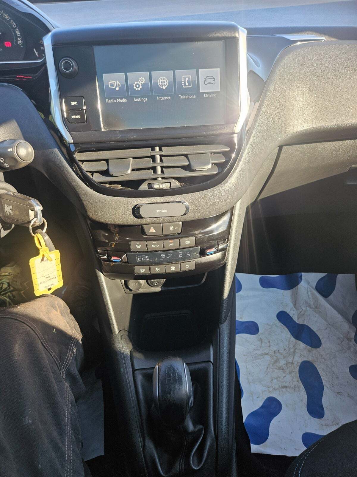 Grå Peugeot 208 fra 2015