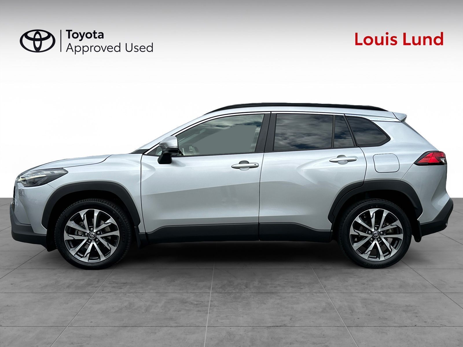 Sølv Toyota Corolla Cross fra 2022