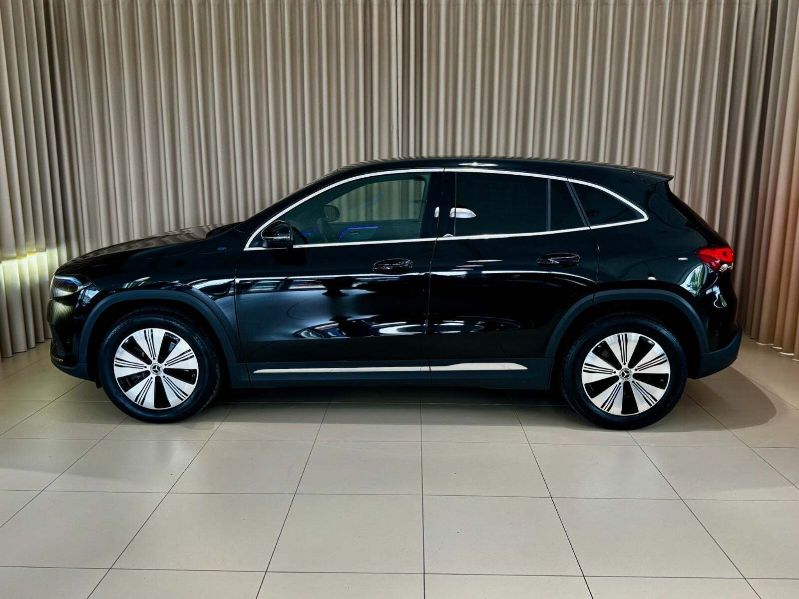 Mercedes EQA250+ Electric Art