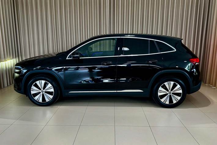 Sort Mercedes EQA250+ fra 2022