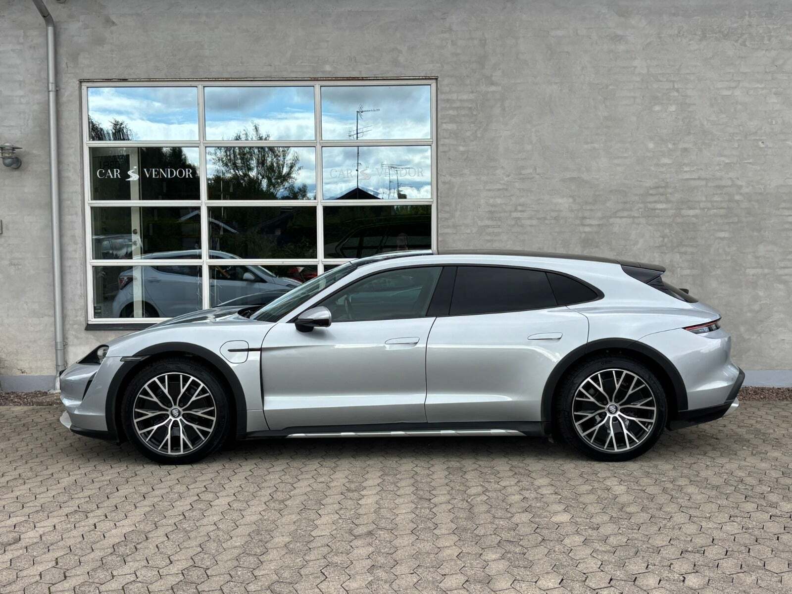 Porsche Taycan 4 Performance+ Cross Turismo