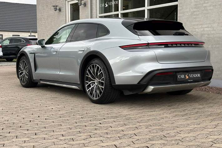 Sølv Porsche Taycan 4 fra 2021