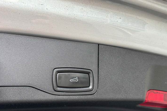 Sølv Porsche Taycan 4 fra 2021