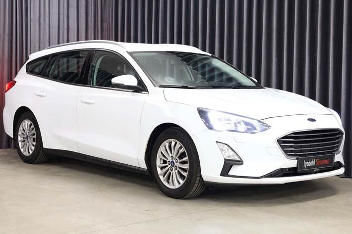 Hvid Ford Focus fra 2020 set udefra