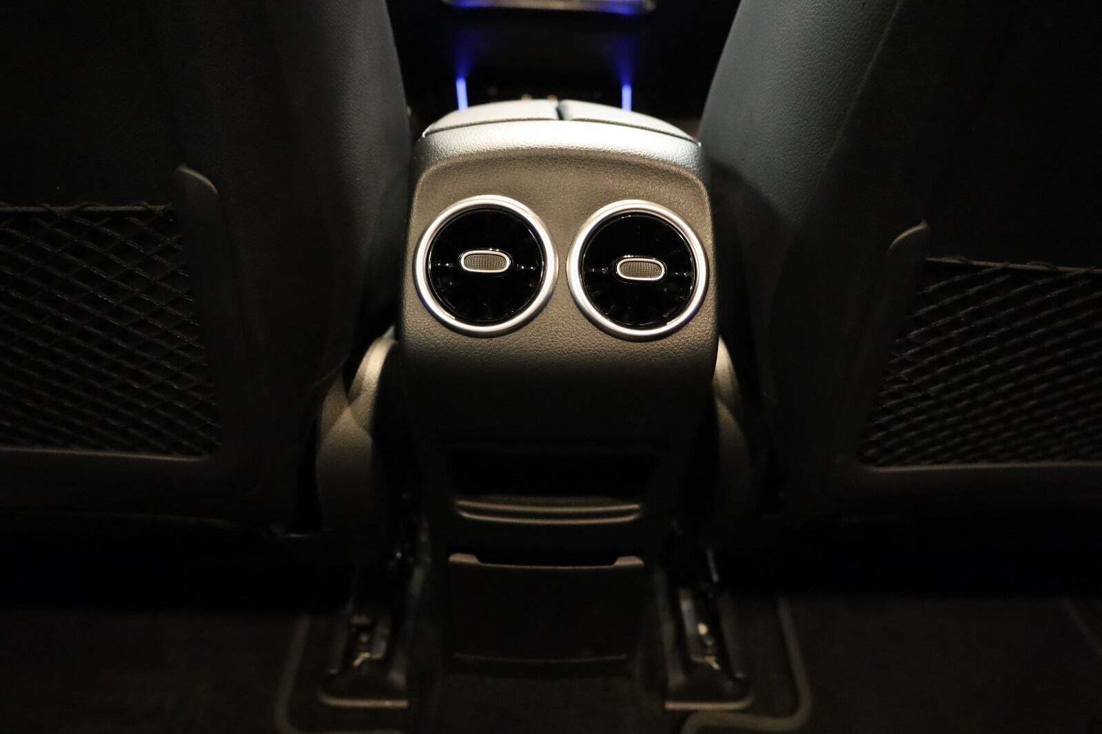 Hvid Mercedes EQB250 fra 2023