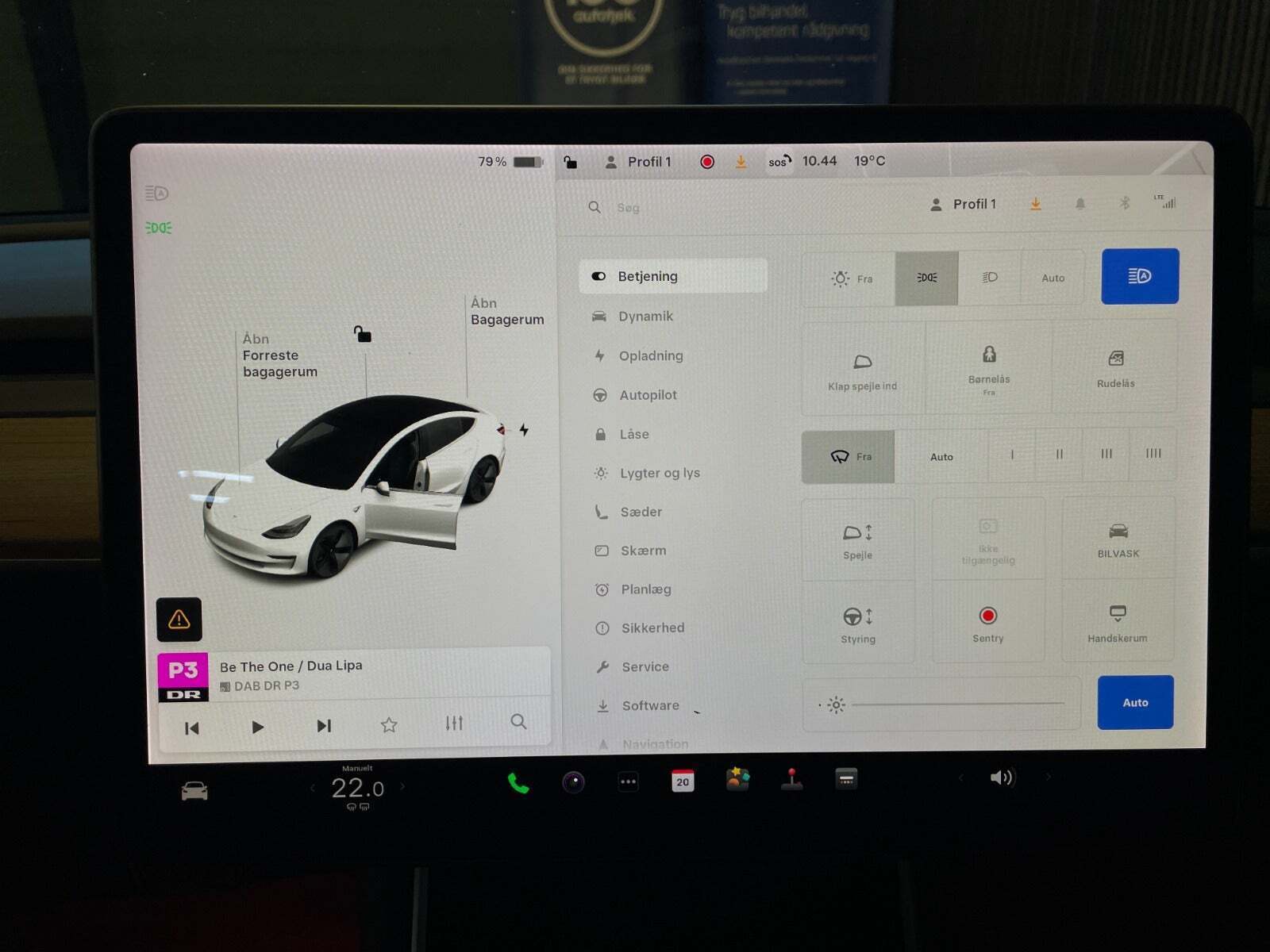 Hvid Tesla Model 3 fra 2020