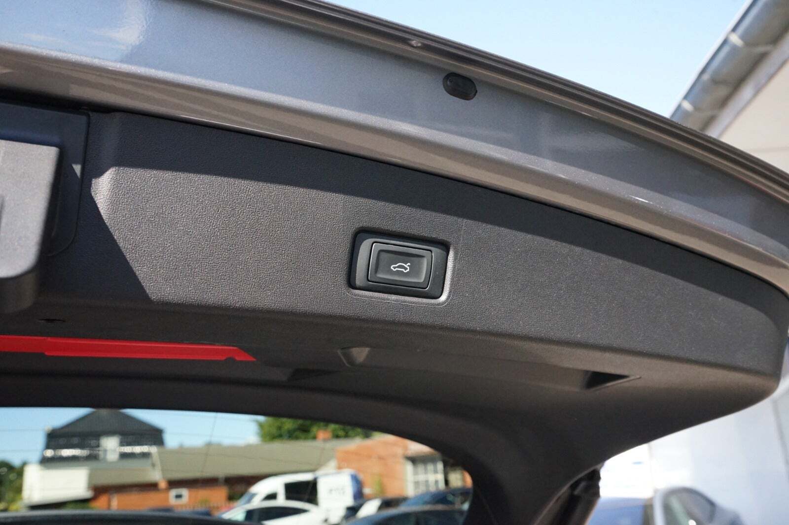 Grå Audi Q4 e-tron fra 2023