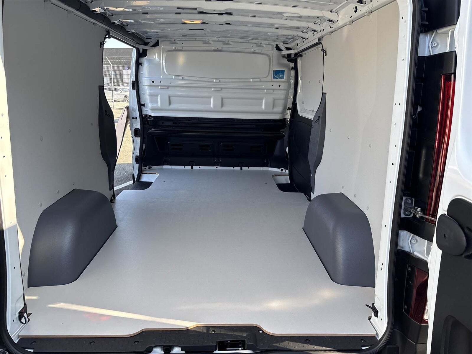 Hvid Renault Trafic fra 2025