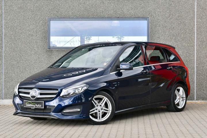 Blå Mercedes B200 d fra 2016 set udefra