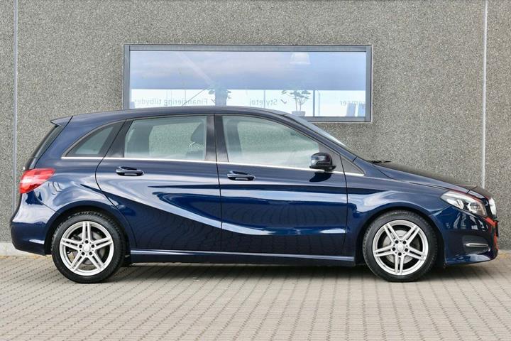 Blå Mercedes B200 d fra 2016