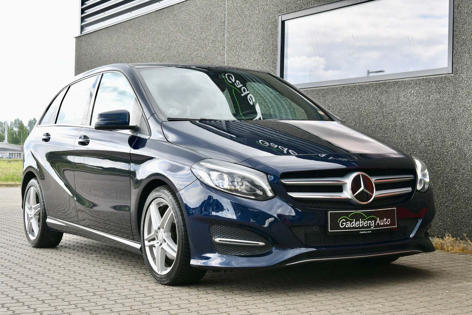 Blå Mercedes B200 d fra 2016