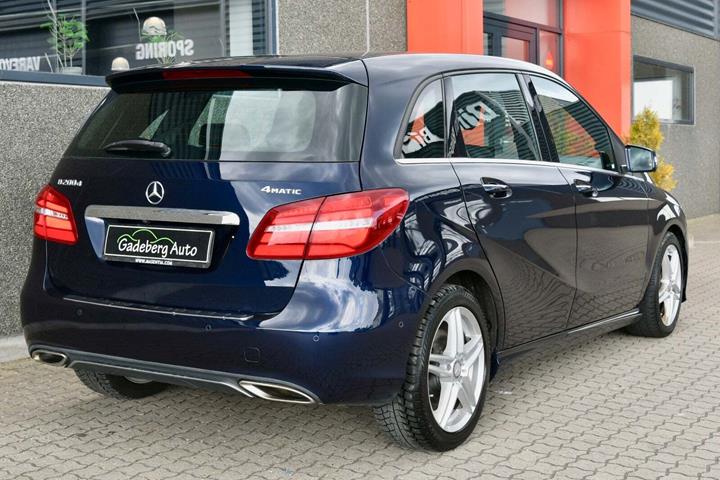 Blå Mercedes B200 d fra 2016