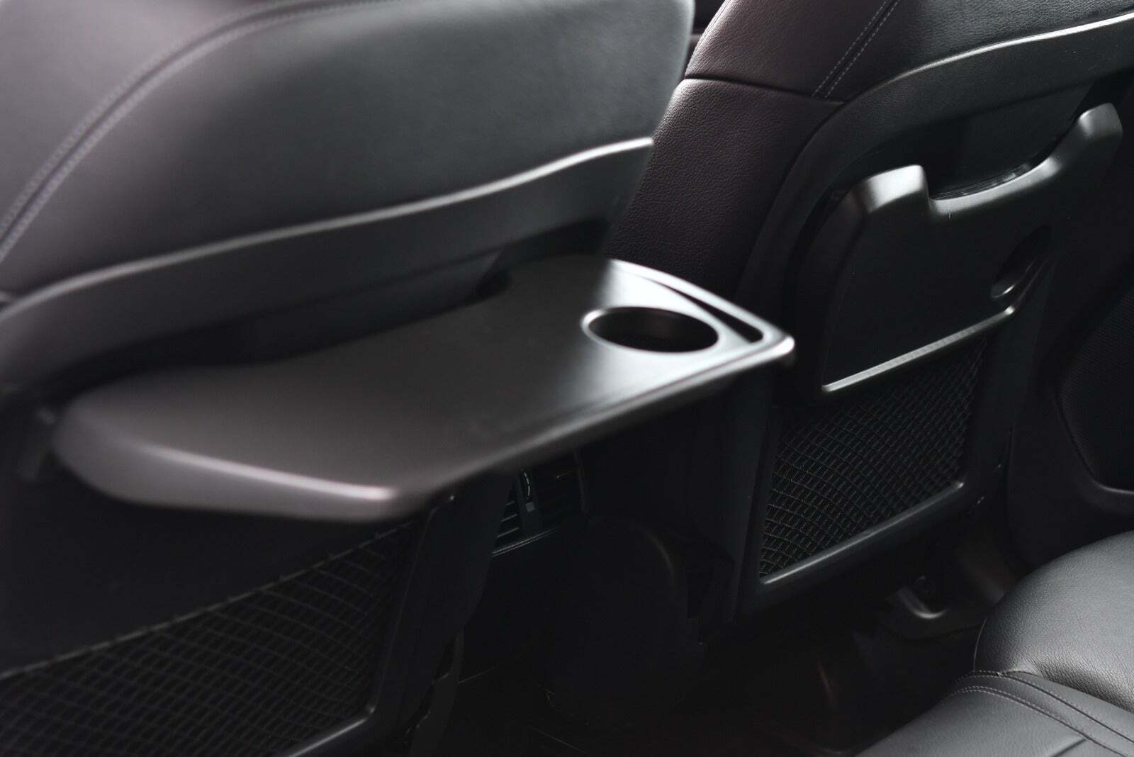 Blå Mercedes B200 d fra 2016