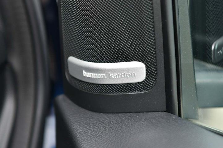 Blå Mercedes B200 d fra 2016