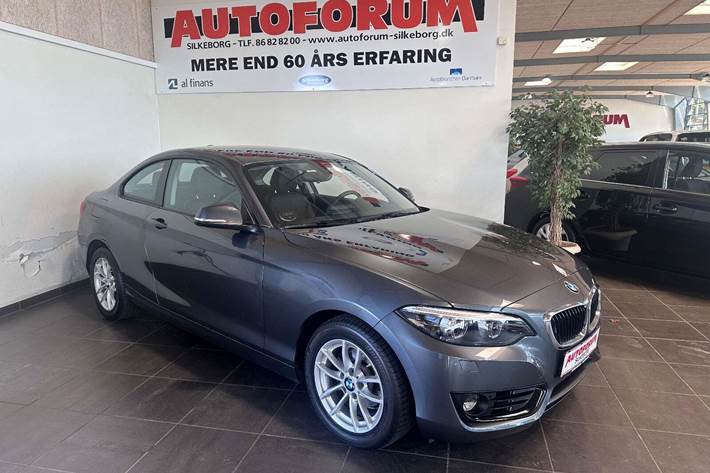 Grå BMW 218i fra 2020