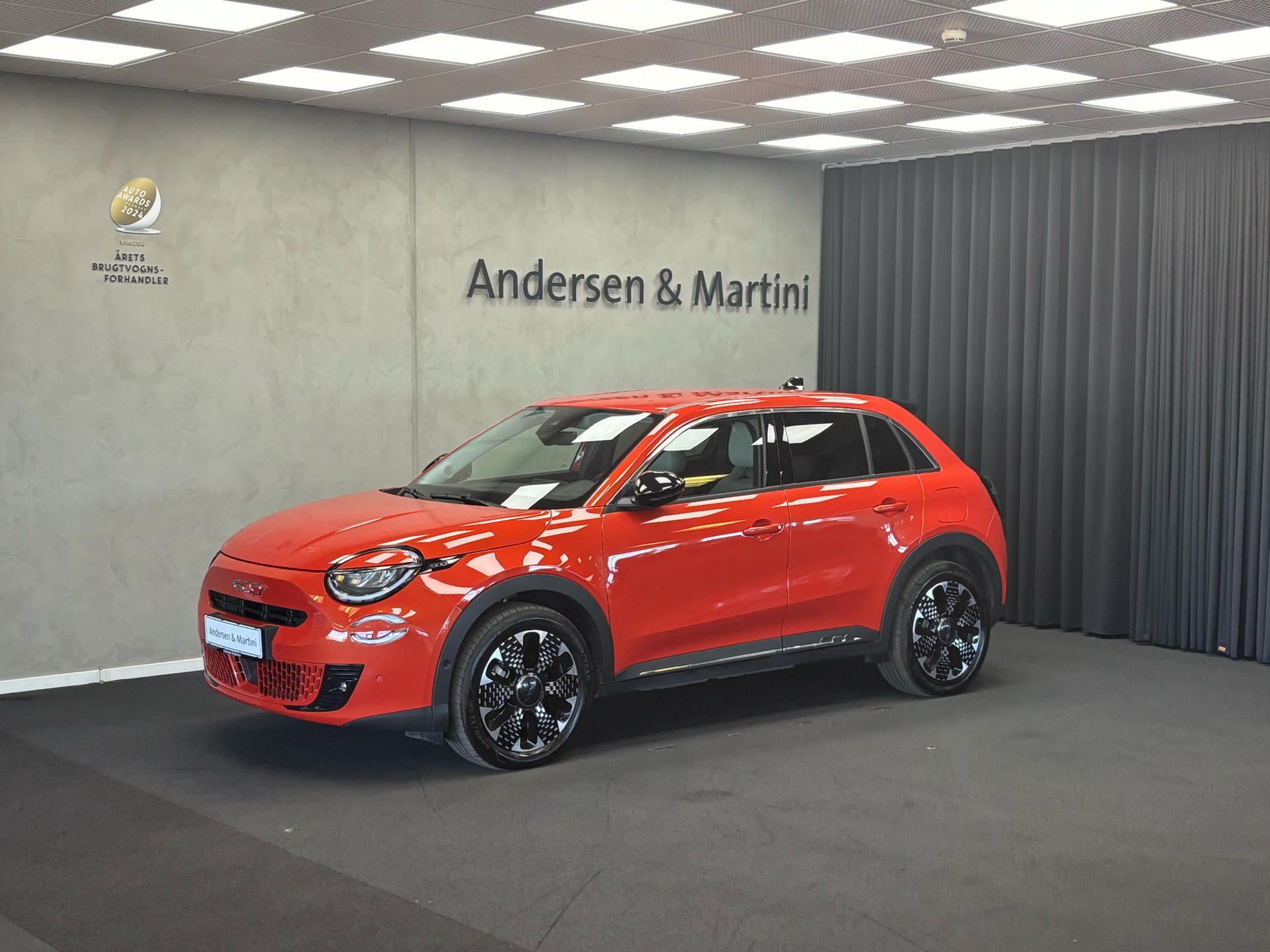 Rød Fiat 600e fra 2023