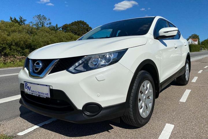 Hvid Nissan Qashqai fra 2016 set udefra
