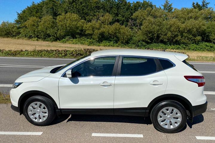 Hvid Nissan Qashqai fra 2016