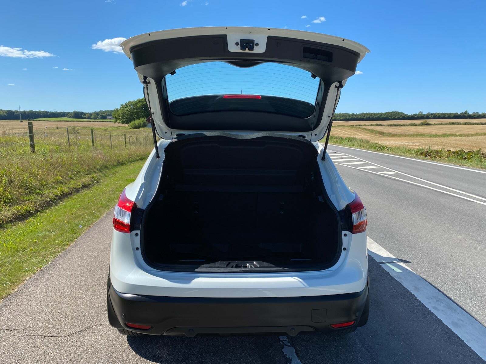 Hvid Nissan Qashqai fra 2016