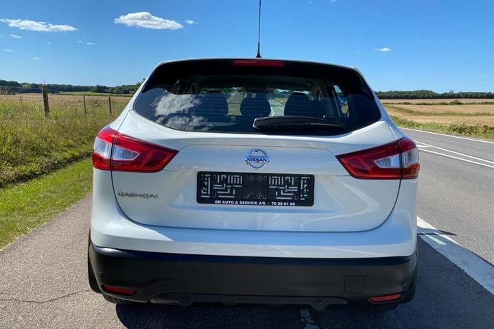 Hvid Nissan Qashqai fra 2016
