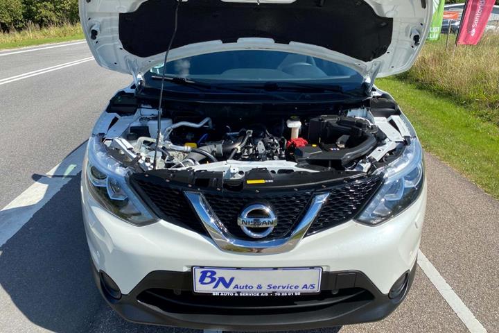 Hvid Nissan Qashqai fra 2016