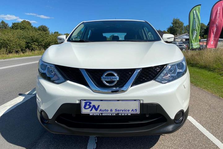 Hvid Nissan Qashqai fra 2016