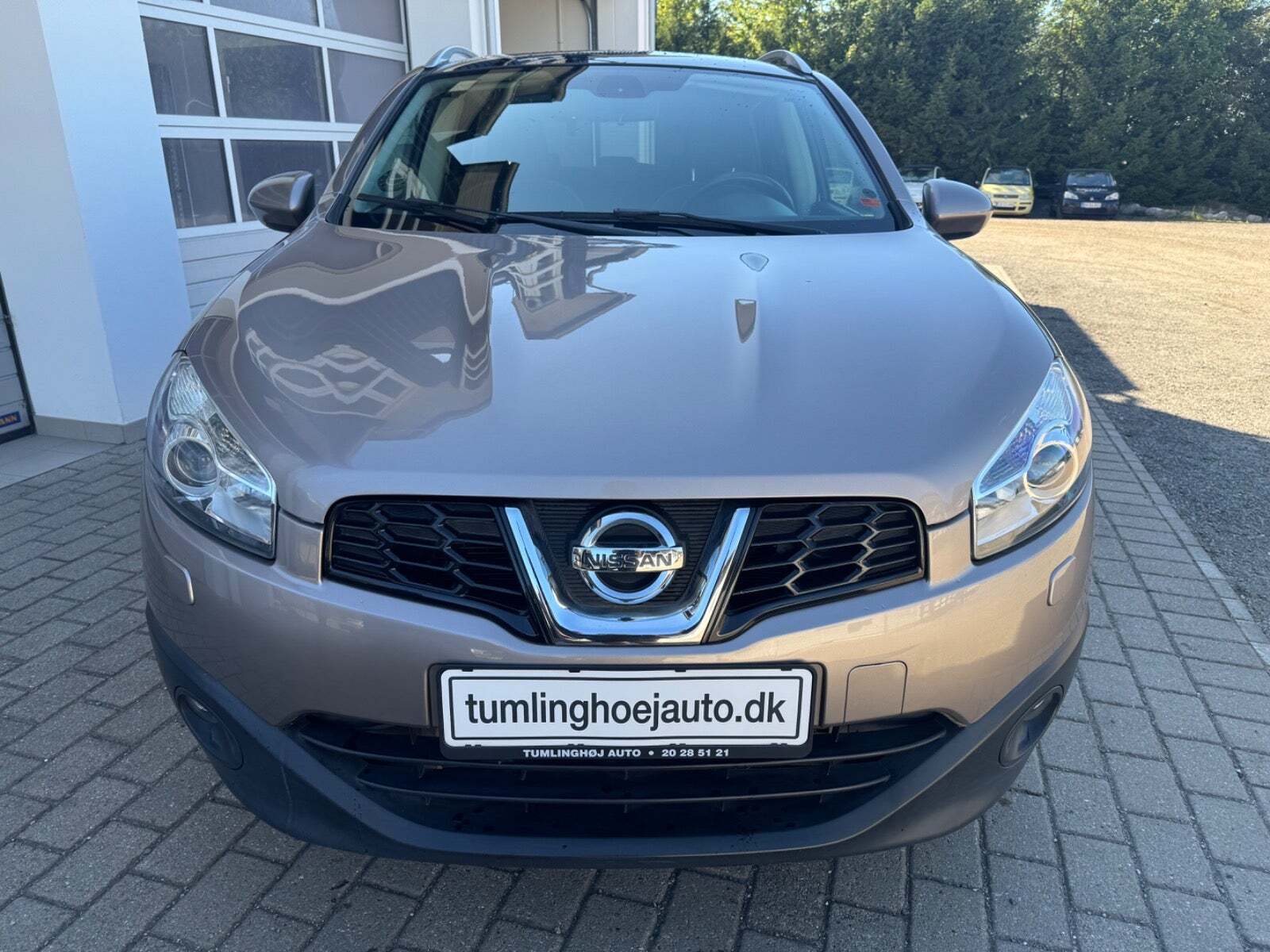 Beige Nissan Qashqai fra 2012