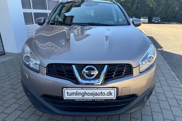 Beige Nissan Qashqai fra 2012