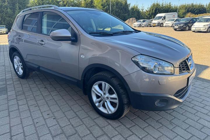 Beige Nissan Qashqai fra 2012