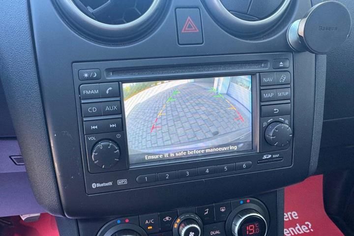 Beige Nissan Qashqai fra 2012