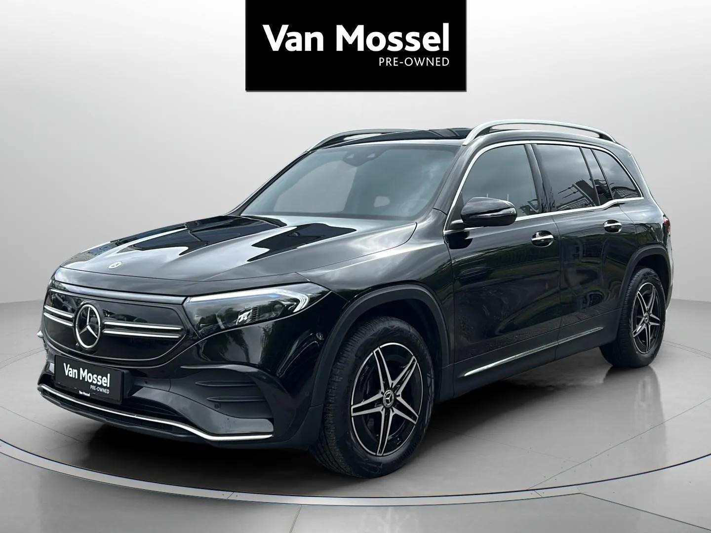 Sort Mercedes EQB250 fra 2023 set udefra