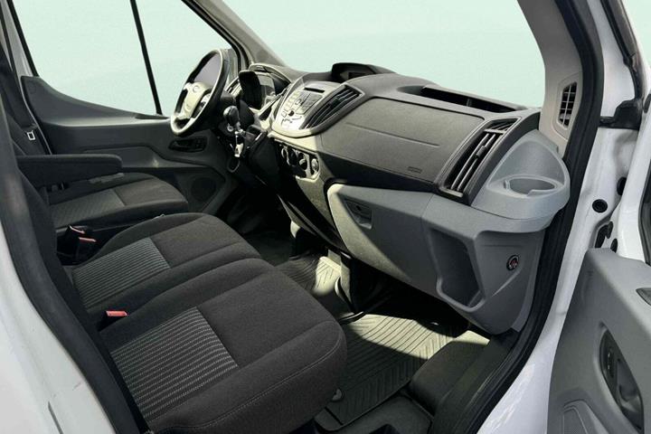 Hvid Ford Transit Custom 310 L1 fra 2018 set indefra