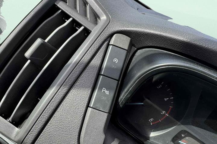 Hvid Ford Transit Custom 310 L1 fra 2018 set indefra