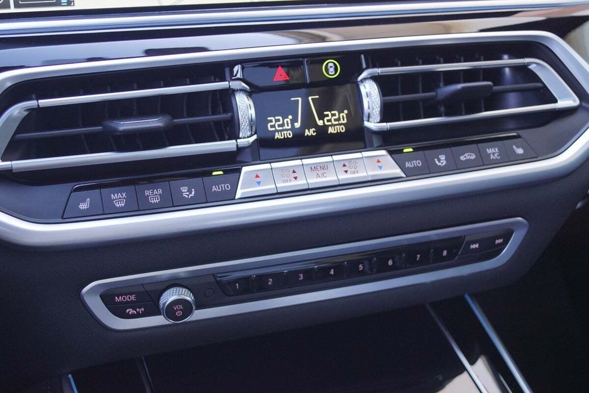 Grå BMW X5 fra 2021