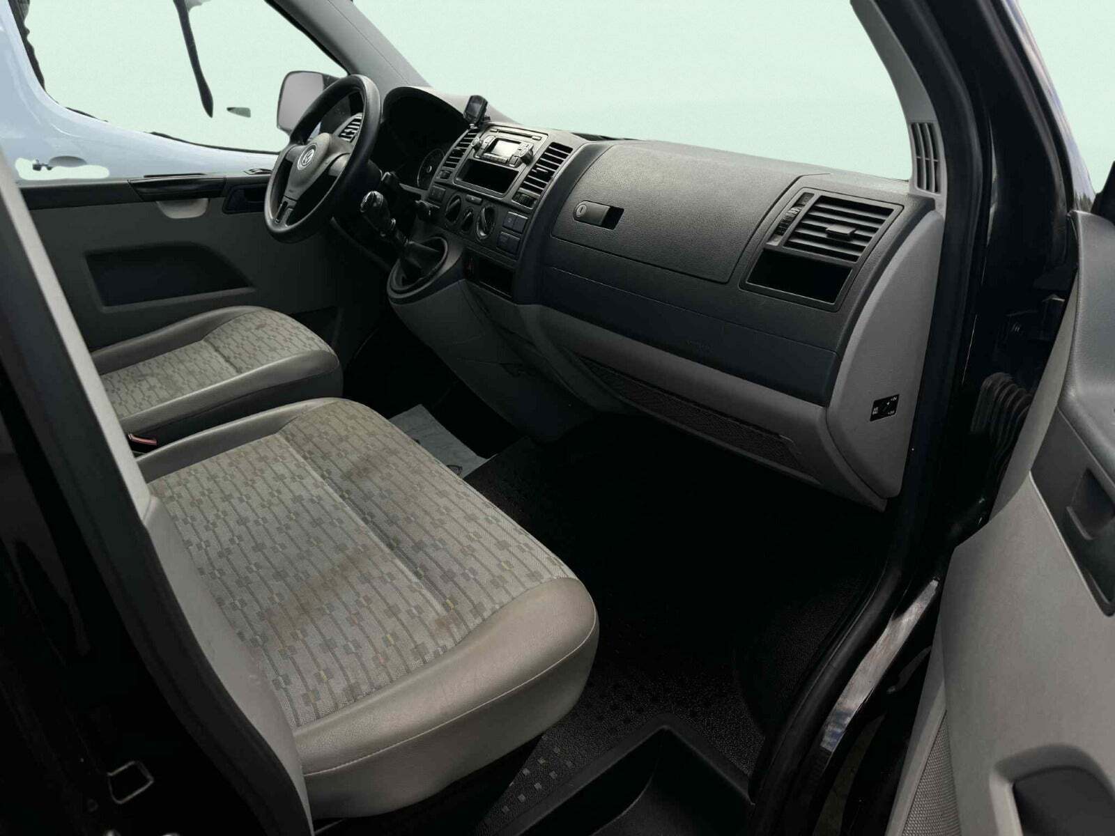 VW Transporter 2,0 TDi 114 Kassevogn kort