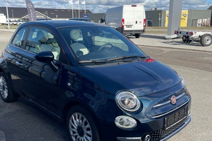 Blå Fiat 500 fra 2021