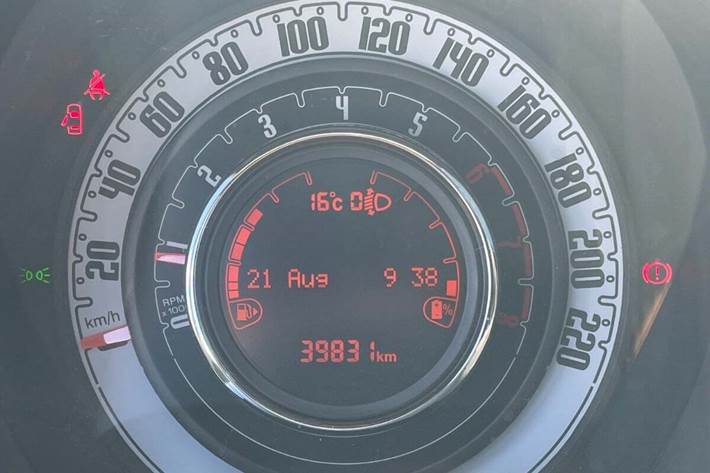 Blå Fiat 500 fra 2021