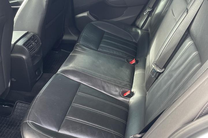 Hvid Opel Insignia fra 2010