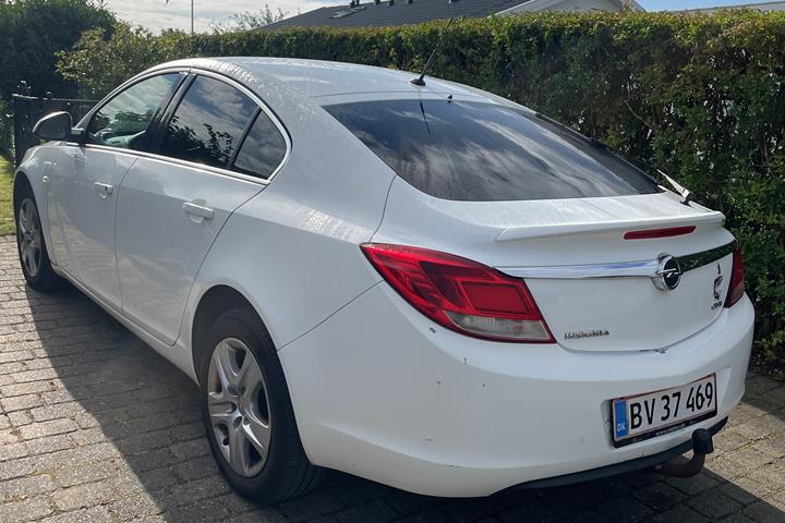 Hvid Opel Insignia fra 2010