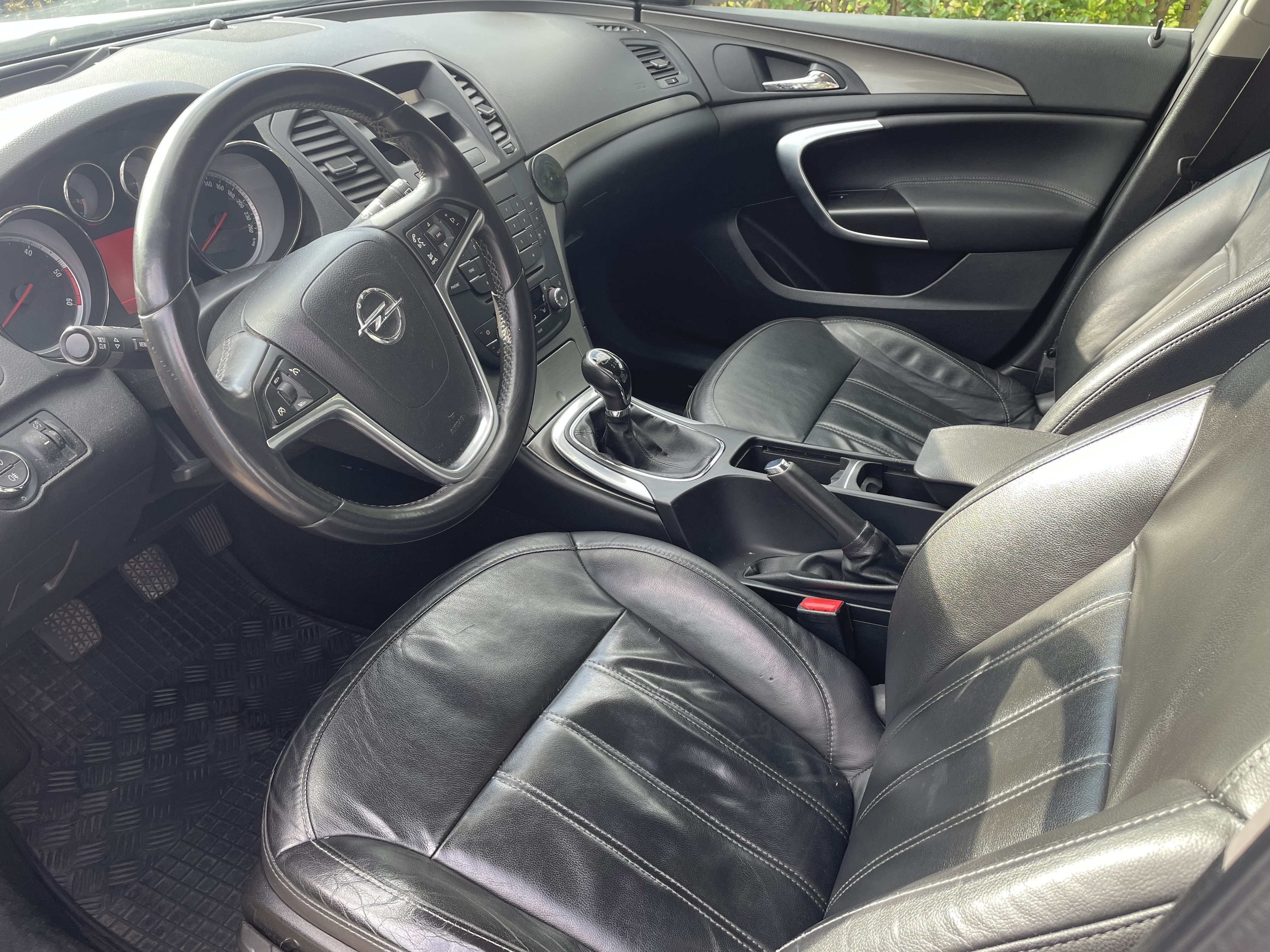 Hvid Opel Insignia fra 2010