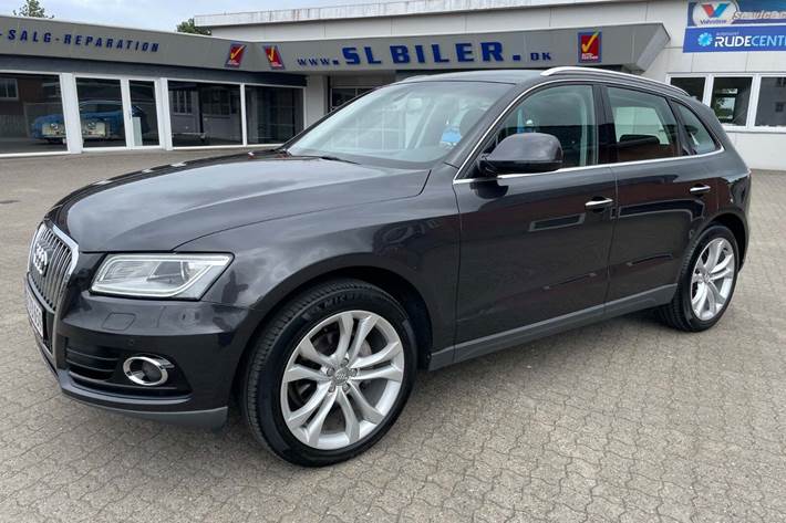 Grå Audi Q5 fra 2016 set udefra