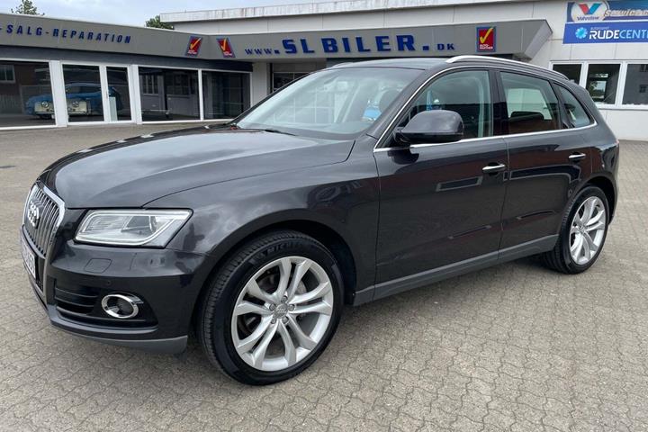 Grå Audi Q5 fra 2016 set udefra