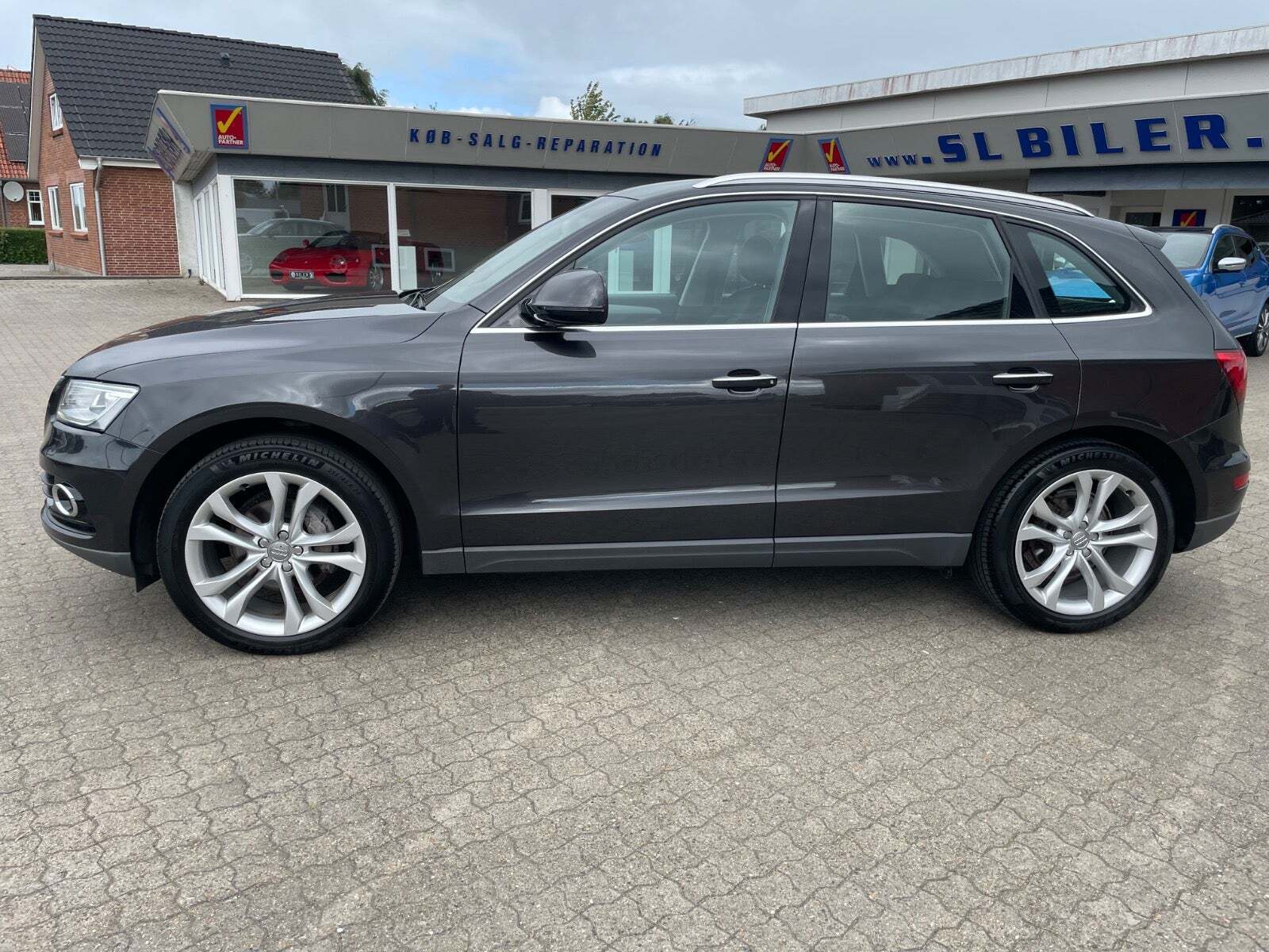 Grå Audi Q5 fra 2016