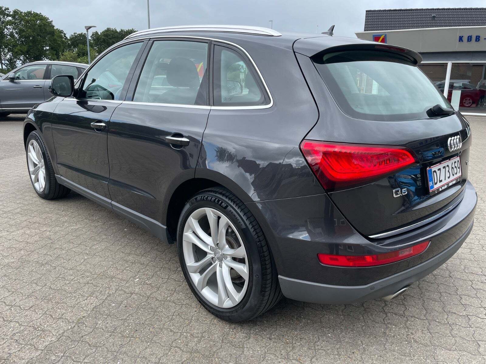 Grå Audi Q5 fra 2016